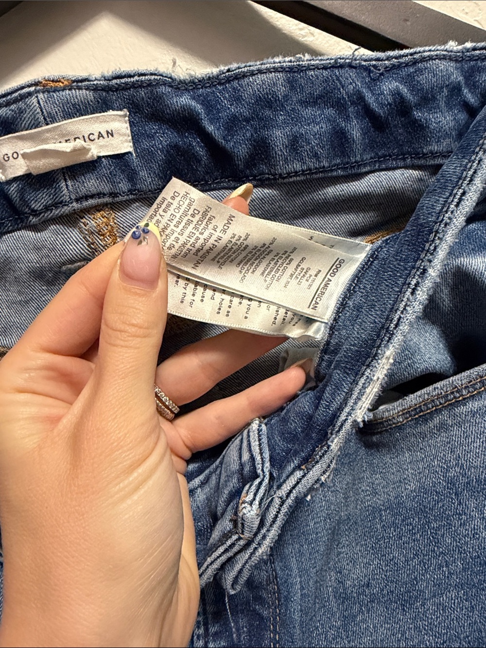 Good American “Soft Tech Good Classic Bootcut Jeans” - Picture 4 of 7